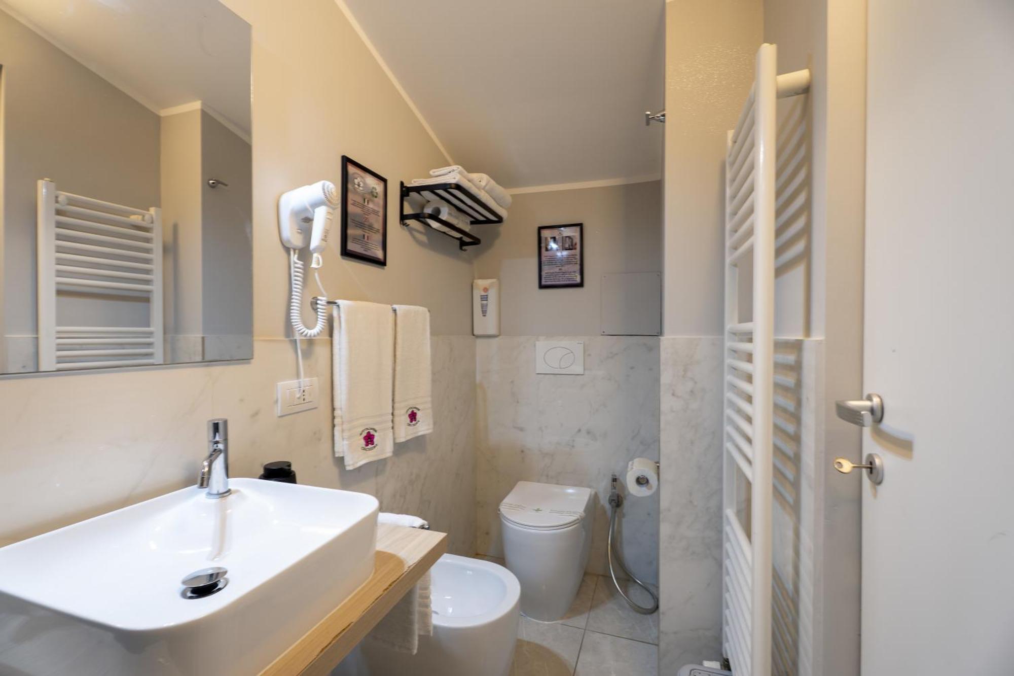 Affittacamere Orchidea For Tourists Hesperia Hosp Μόντενα Εξωτερικό φωτογραφία